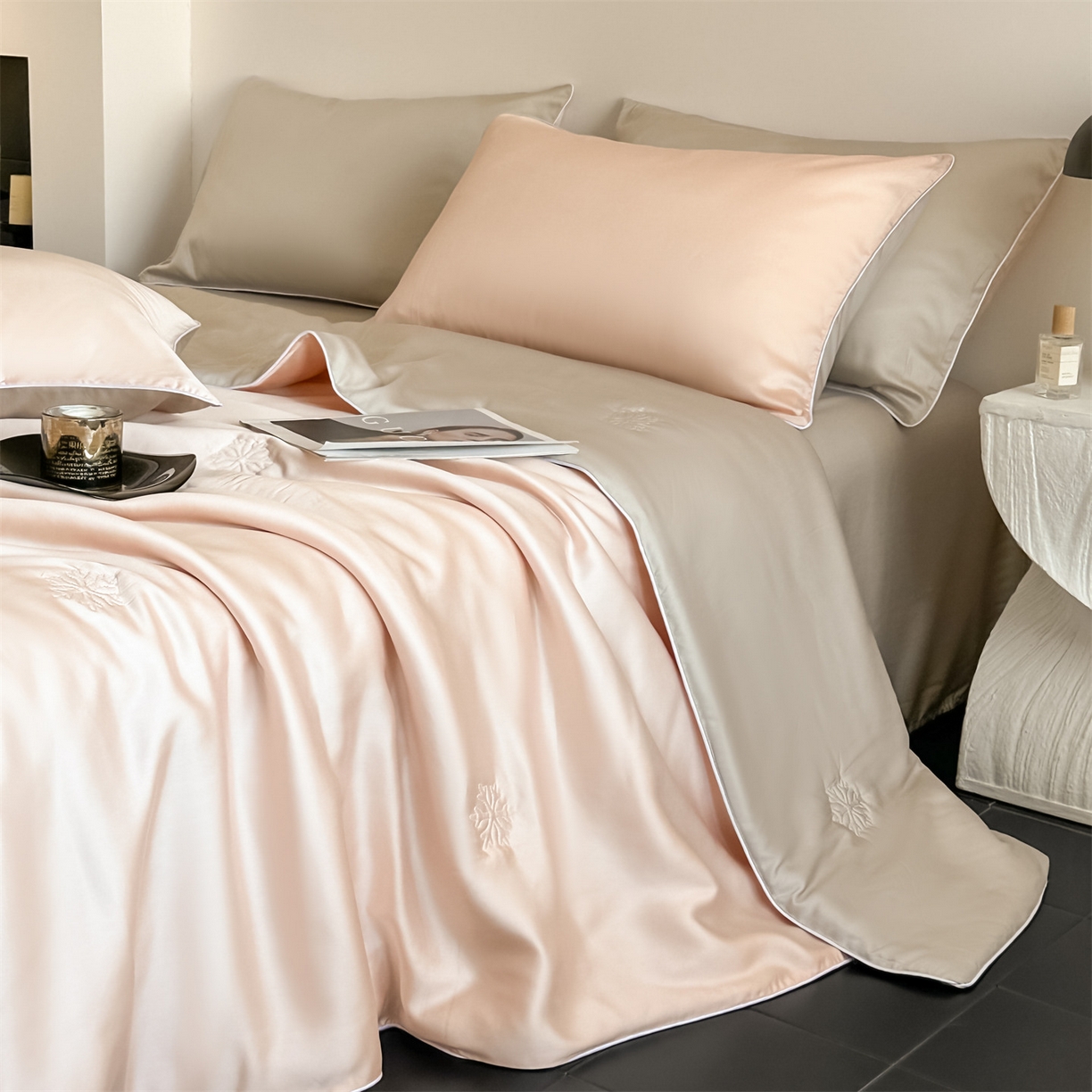 91家纺网 家纺一手货源 找家纺 无界 2026新款水洗真丝夏被-麻绳雪花绗缝-伊芙琳 伊芙琳 半熟蜜桃+冰川灰