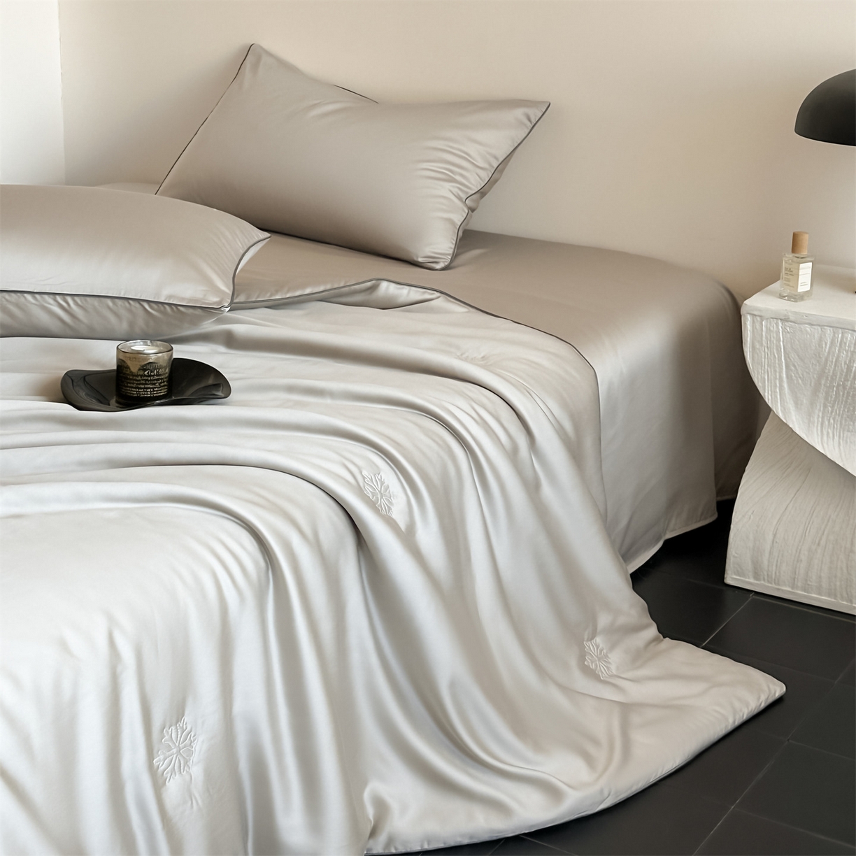 91家纺网 家纺一手货源 找家纺 无界 2026新款水洗真丝夏被-麻绳雪花绗缝-伊芙琳 伊芙琳 冰川灰