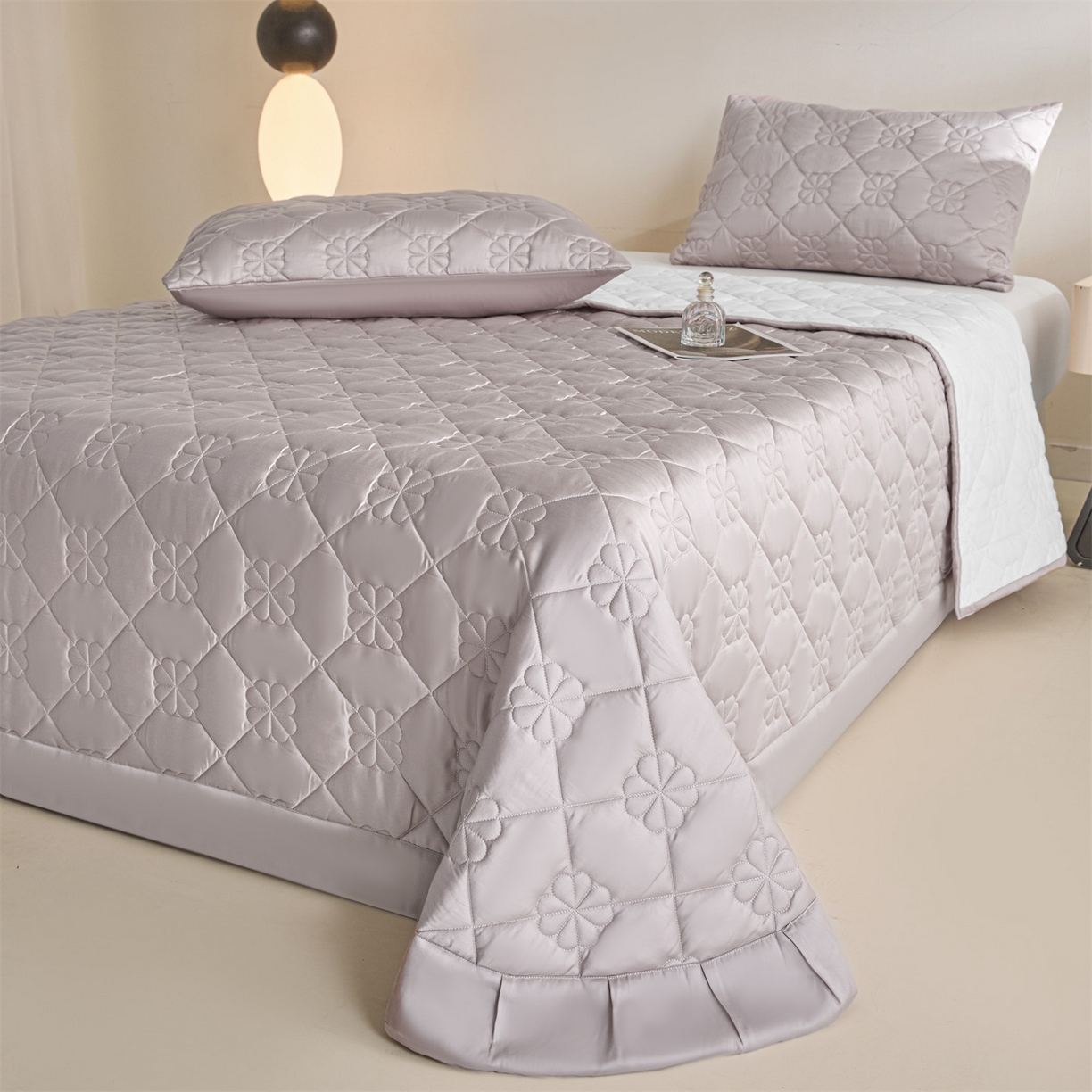 91家纺网 家纺一手货源 找家纺 （总）DC 2026新款莱赛尔天丝夹棉花朵绗缝单品床盖