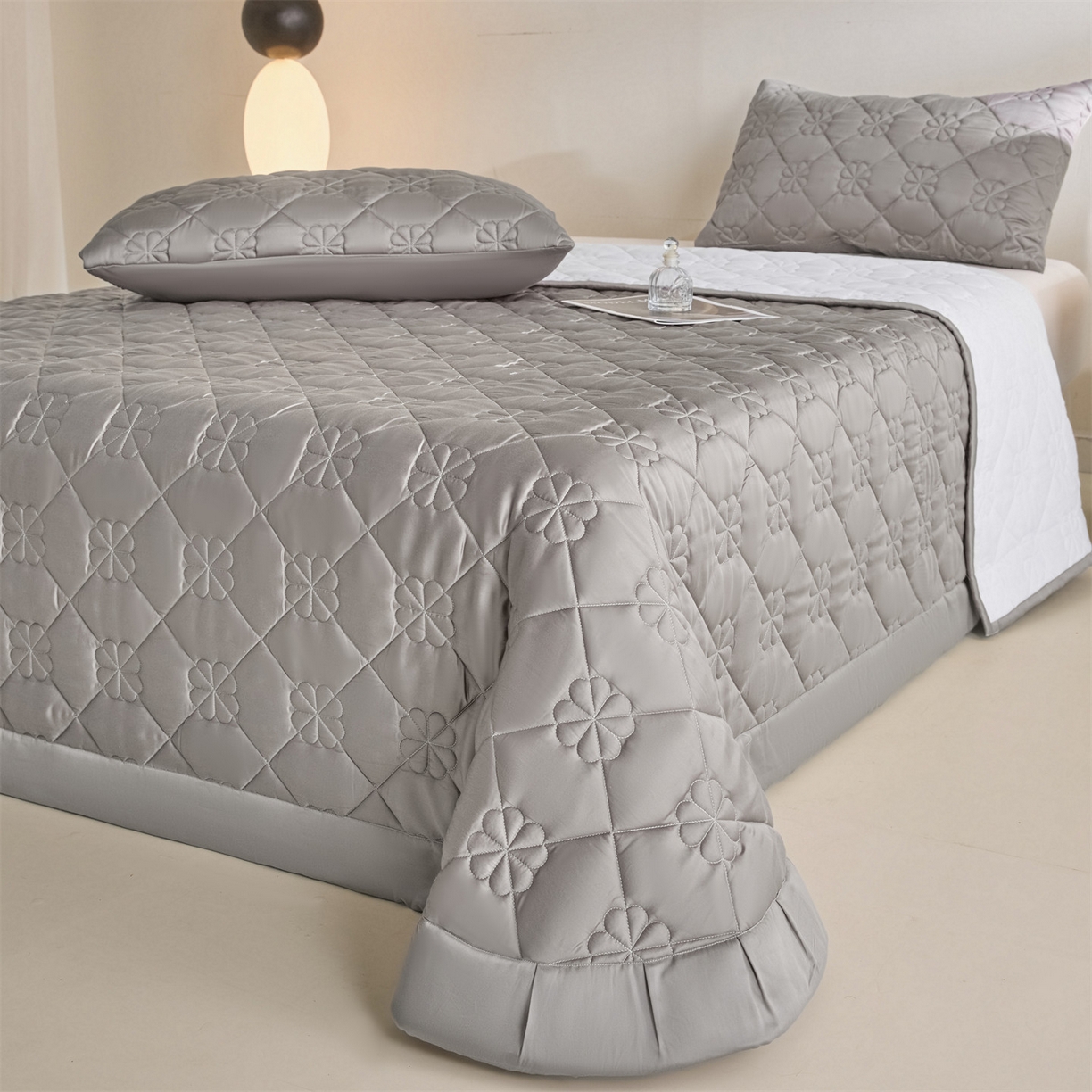 91家纺网 家纺一手货源 找家纺 （总）DC 2026新款莱赛尔天丝夹棉花朵绗缝单品床盖