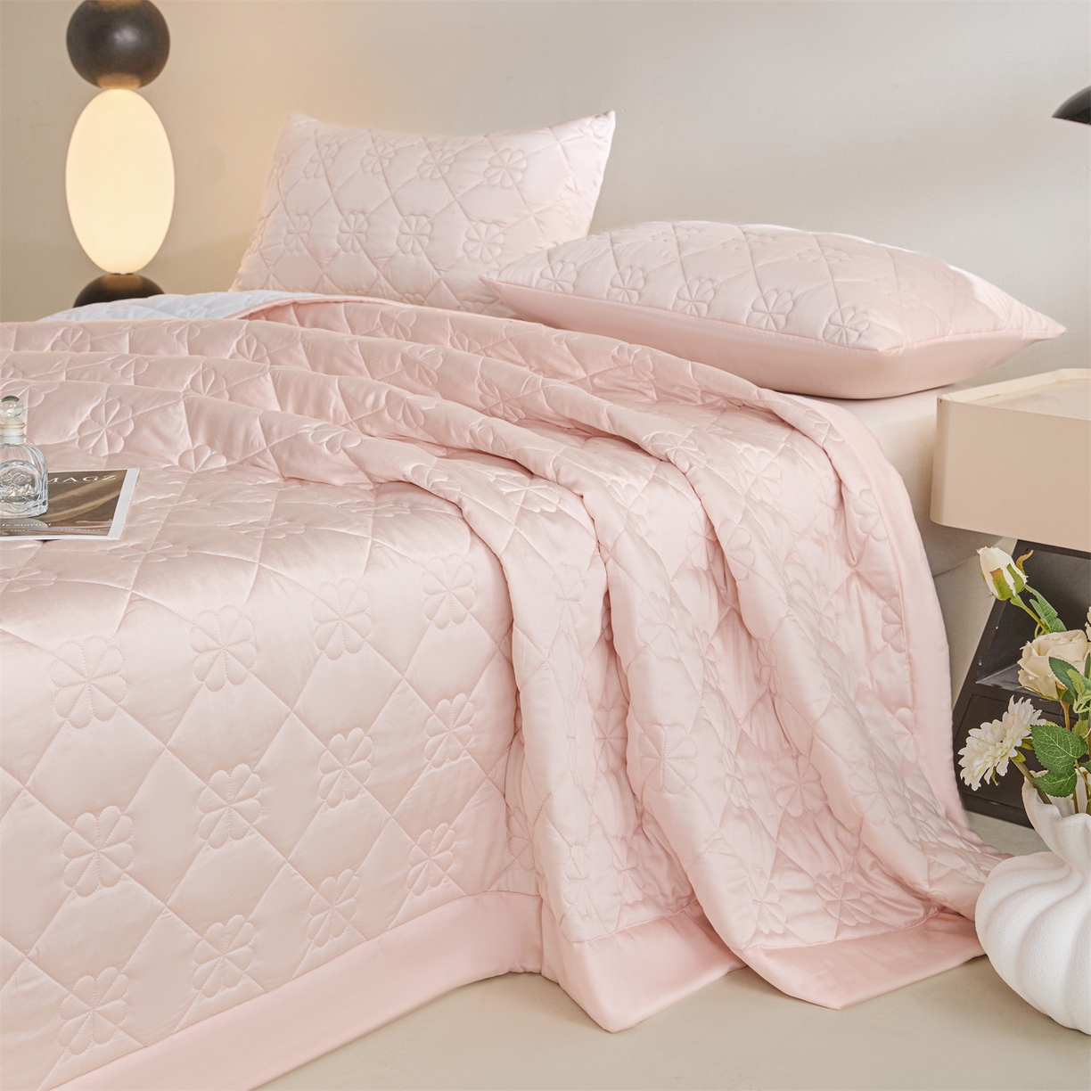 91家纺网 家纺一手货源 找家纺 （总）DC 2026新款莱赛尔天丝夹棉花朵绗缝单品床盖