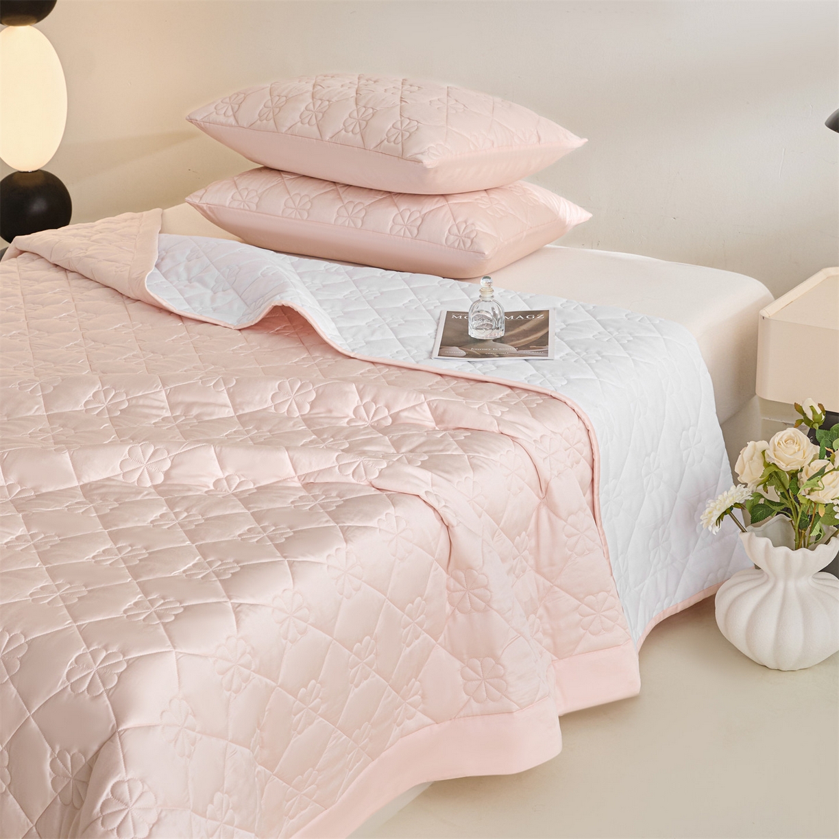 91家纺网 家纺一手货源 找家纺 （总）DC 2026新款莱赛尔天丝夹棉花朵绗缝单品床盖