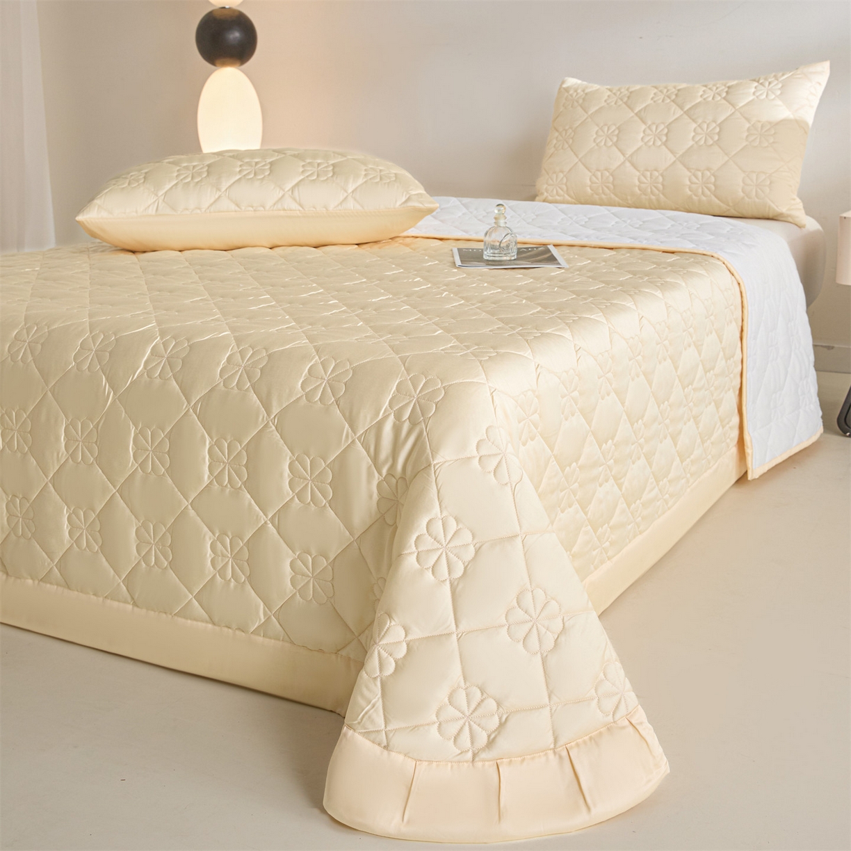 91家纺网 家纺一手货源 找家纺 （总）DC 2026新款莱赛尔天丝夹棉花朵绗缝单品床盖