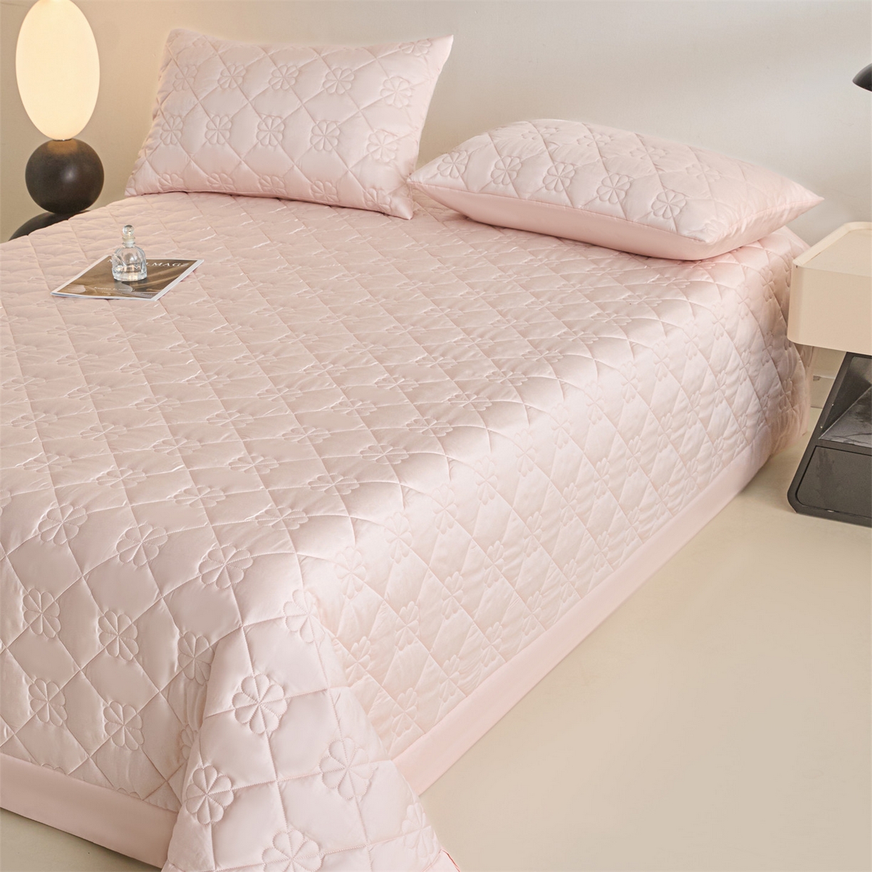 91家纺网 家纺一手货源 找家纺 （总）DC 2026新款莱赛尔天丝夹棉花朵绗缝单品床盖