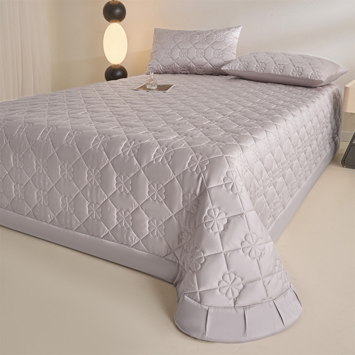 91家纺网 家纺一手货源 找家纺 DC 2026新款莱赛尔天丝夹棉花朵绗缝单品床盖 水雾紫