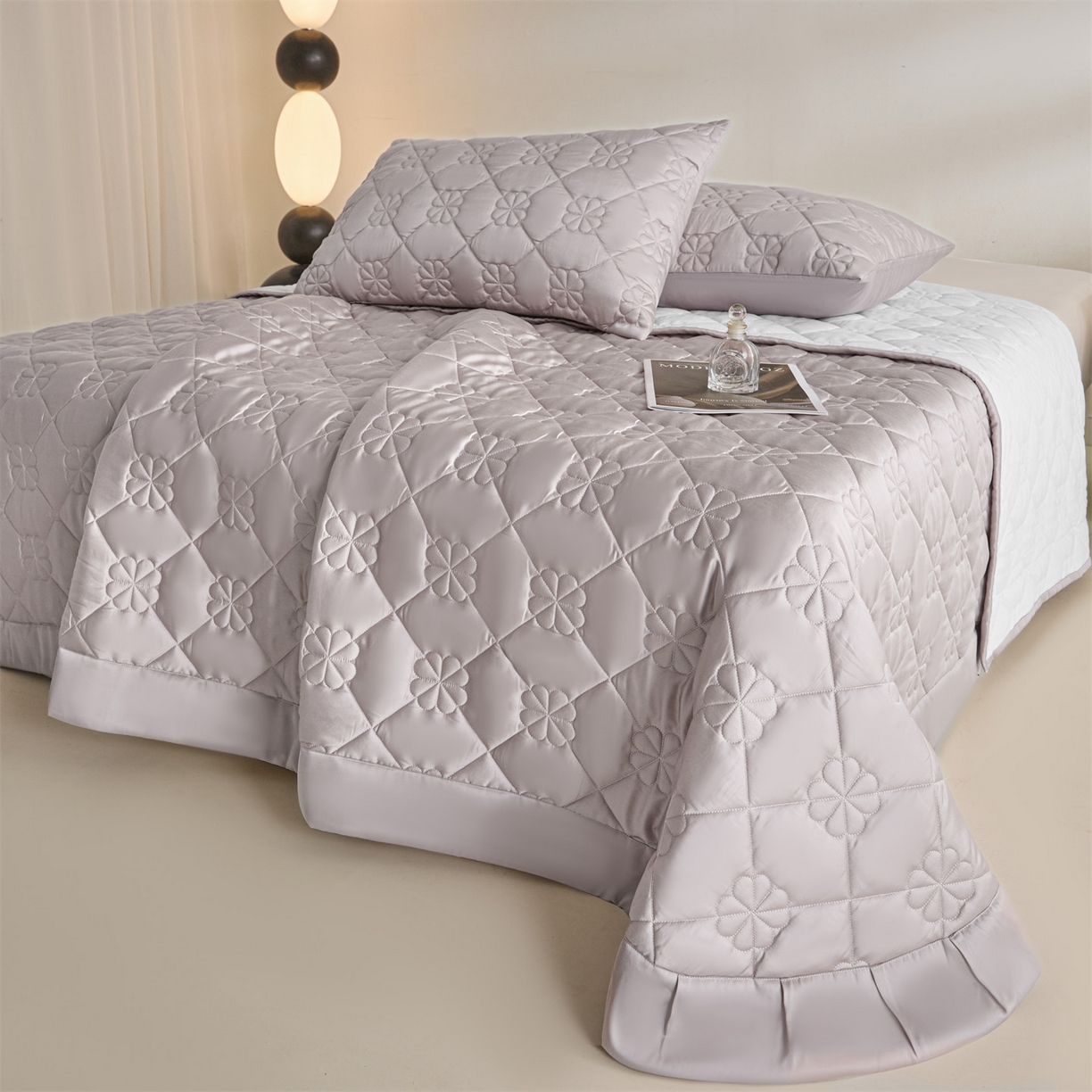 91家纺网 家纺一手货源 找家纺 DC 2026新款莱赛尔天丝夹棉花朵绗缝单品床盖 水雾紫