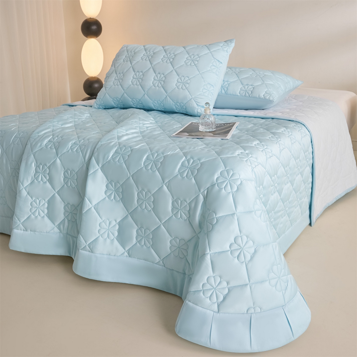 91家纺网 家纺一手货源 找家纺 DC 2026新款莱赛尔天丝夹棉花朵绗缝单品床盖 淡海蓝