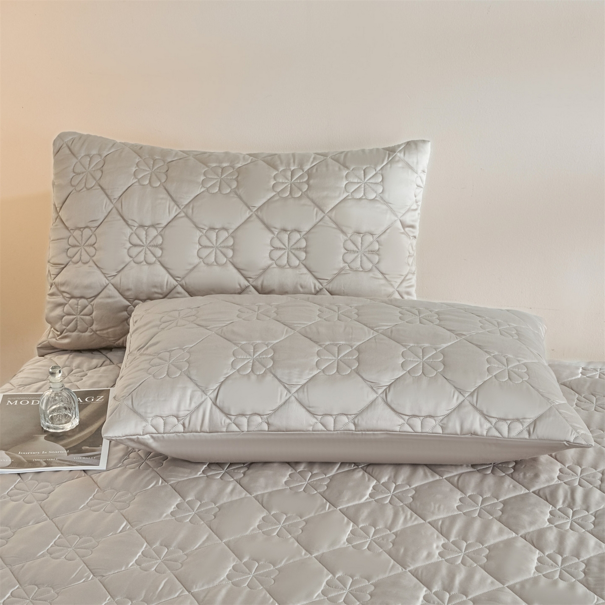 91家纺网 家纺一手货源 找家纺 DC 2026新款莱赛尔天丝夹棉花朵绗缝单品床盖 椰子灰