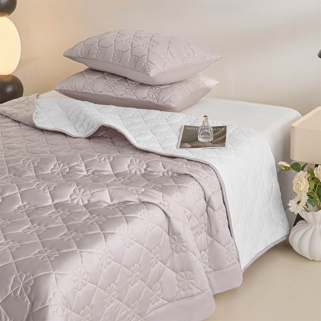 91家纺网 家纺一手货源 找家纺 DC 2026新款莱赛尔天丝夹棉花朵绗缝单品床盖 水雾紫