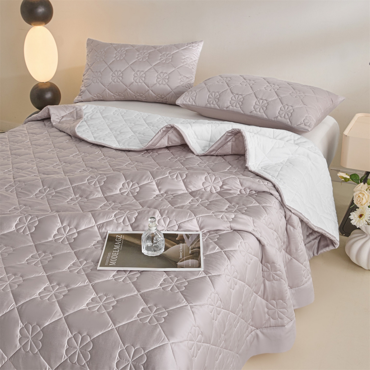 91家纺网 家纺一手货源 找家纺 DC 2026新款莱赛尔天丝夹棉花朵绗缝单品床盖 水雾紫