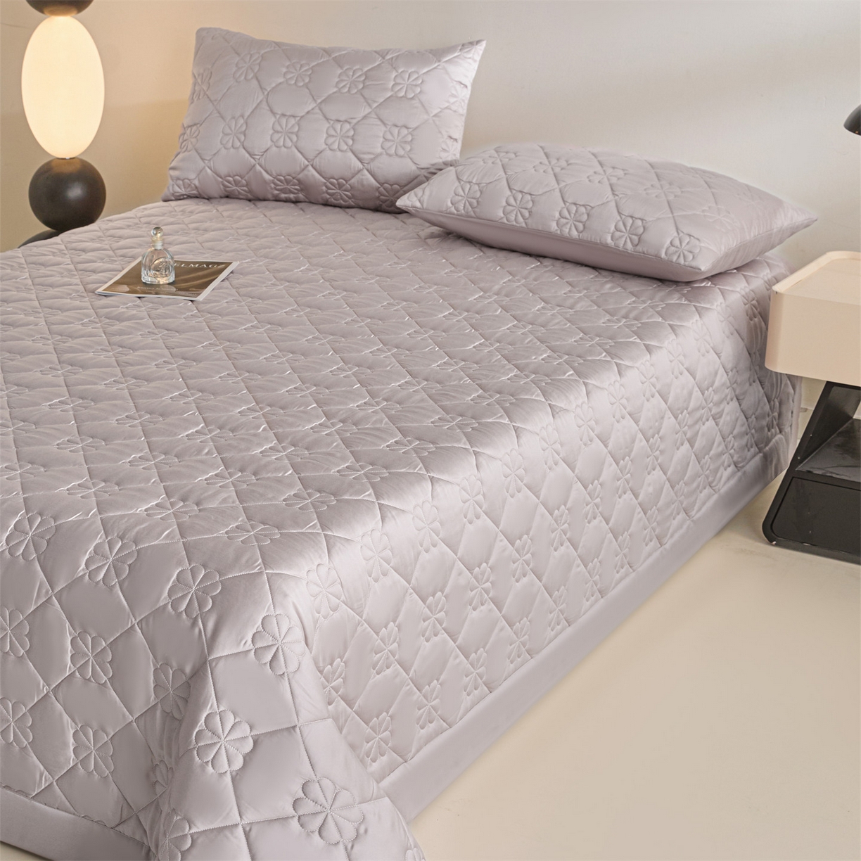 91家纺网 家纺一手货源 找家纺 DC 2026新款莱赛尔天丝夹棉花朵绗缝单品床盖 水雾紫