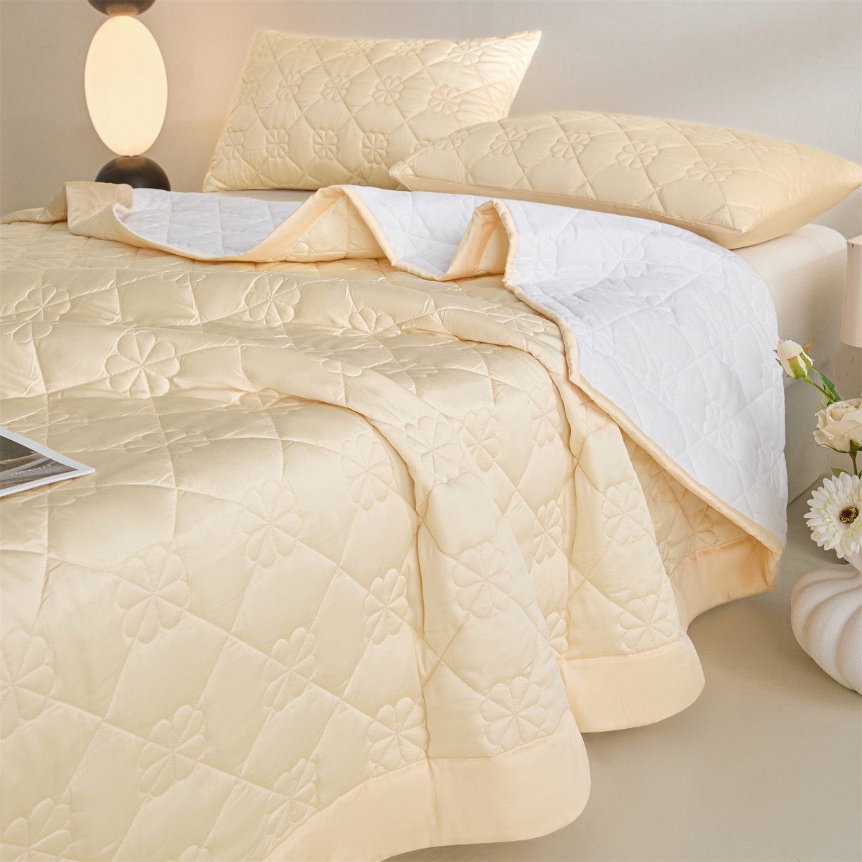 91家纺网 家纺一手货源 找家纺 DC 2026新款莱赛尔天丝夹棉花朵绗缝单品床盖 杏白