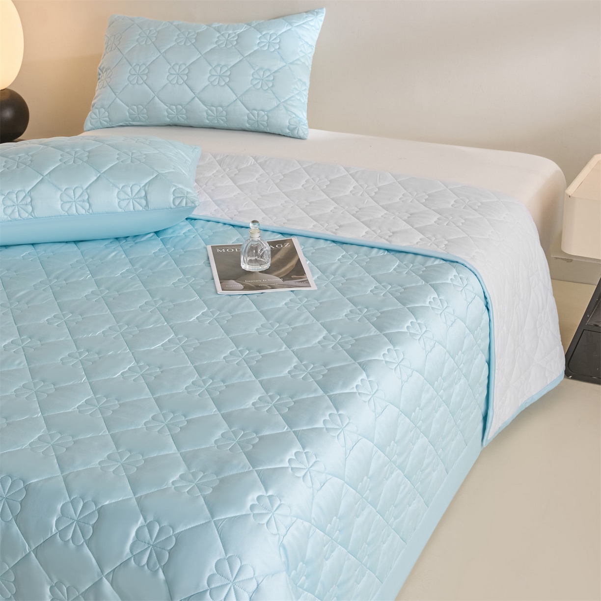 91家纺网 家纺一手货源 找家纺 DC 2026新款莱赛尔天丝夹棉花朵绗缝单品床盖 淡海蓝