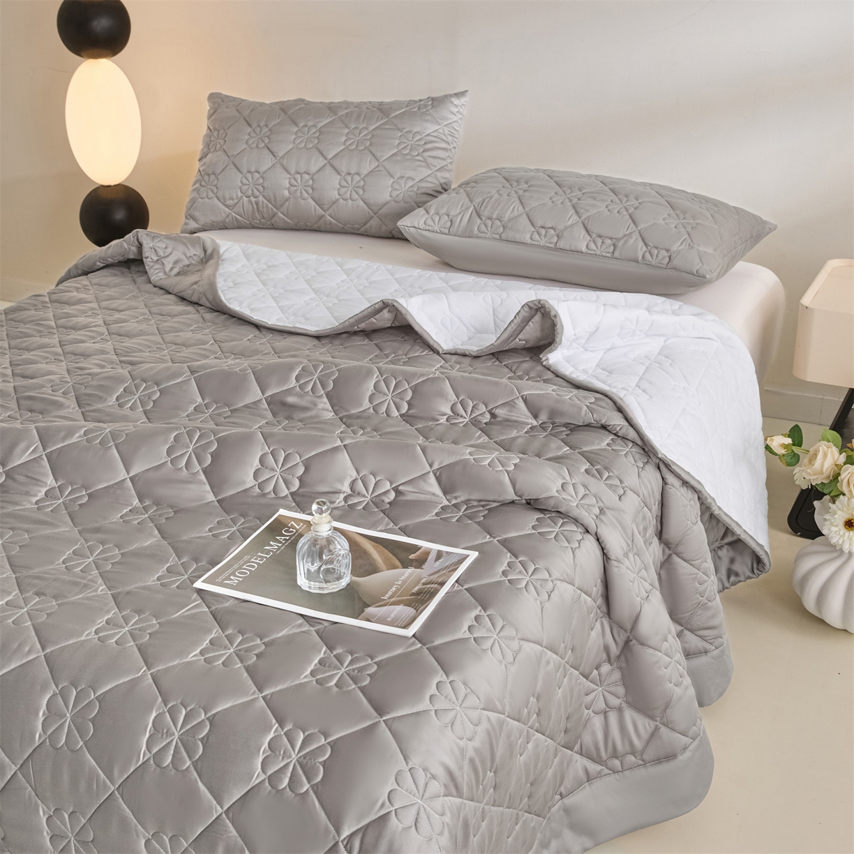 91家纺网 家纺一手货源 找家纺 DC 2026新款莱赛尔天丝夹棉花朵绗缝单品床盖 经典灰