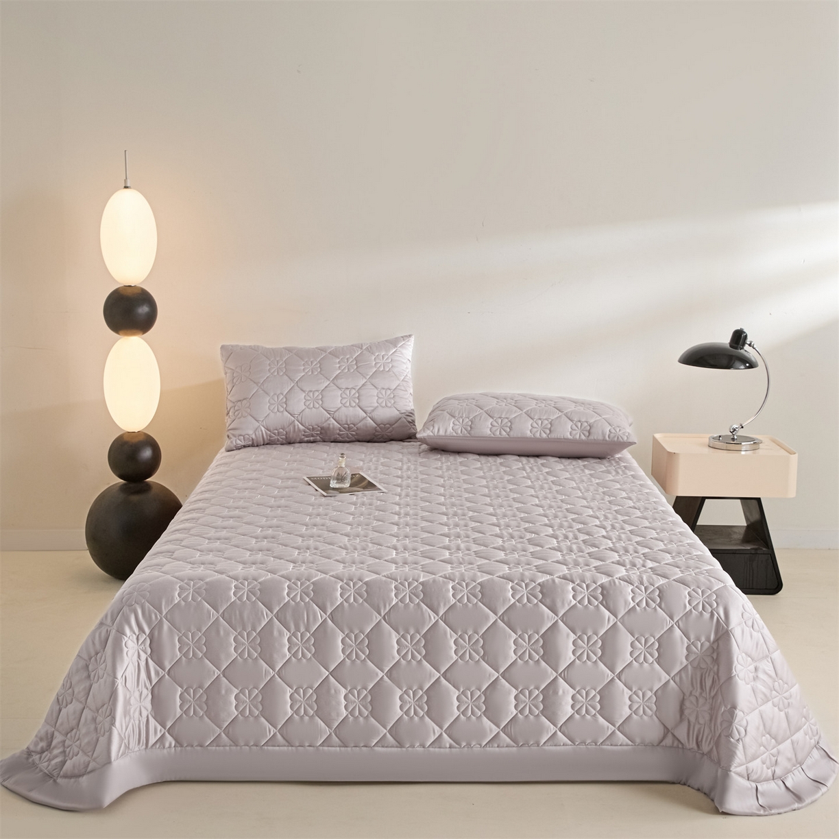 91家纺网 家纺一手货源 找家纺 DC 2026新款莱赛尔天丝夹棉花朵绗缝单品床盖 水雾紫