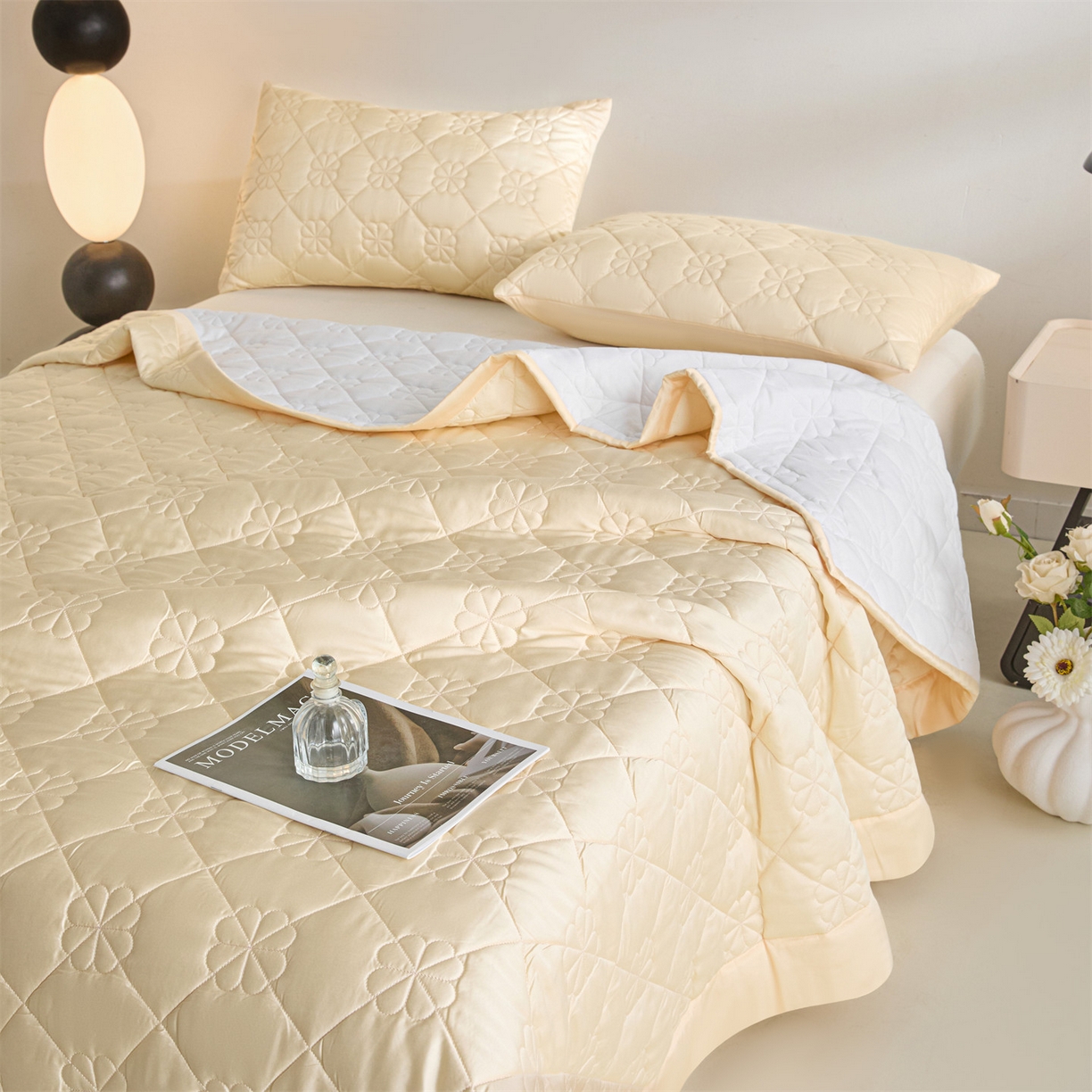 91家纺网 家纺一手货源 找家纺 DC 2026新款莱赛尔天丝夹棉花朵绗缝单品床盖 杏白