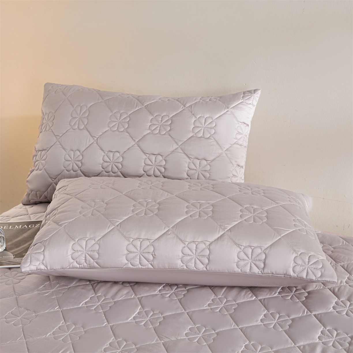 91家纺网 家纺一手货源 找家纺 DC 2026新款莱赛尔天丝夹棉花朵绗缝单品床盖 水雾紫