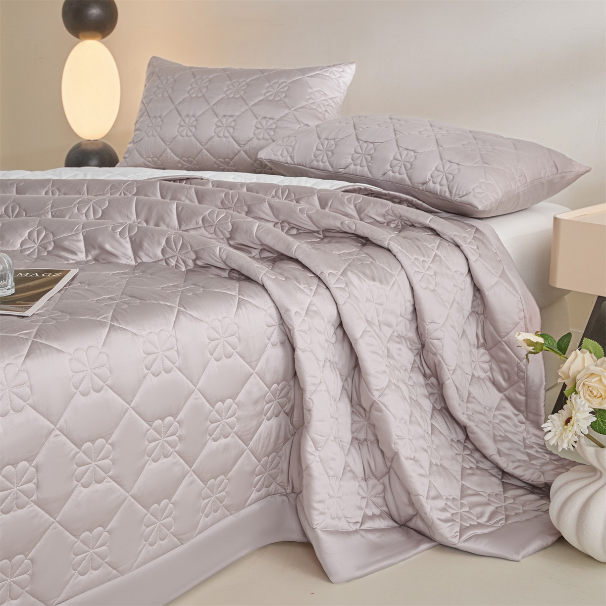 91家纺网 家纺一手货源 找家纺 DC 2026新款莱赛尔天丝夹棉花朵绗缝单品床盖 水雾紫