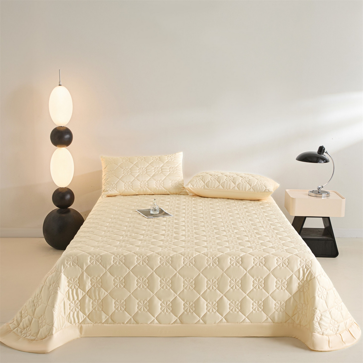 91家纺网 家纺一手货源 找家纺 DC 2026新款莱赛尔天丝夹棉花朵绗缝单品床盖 杏白