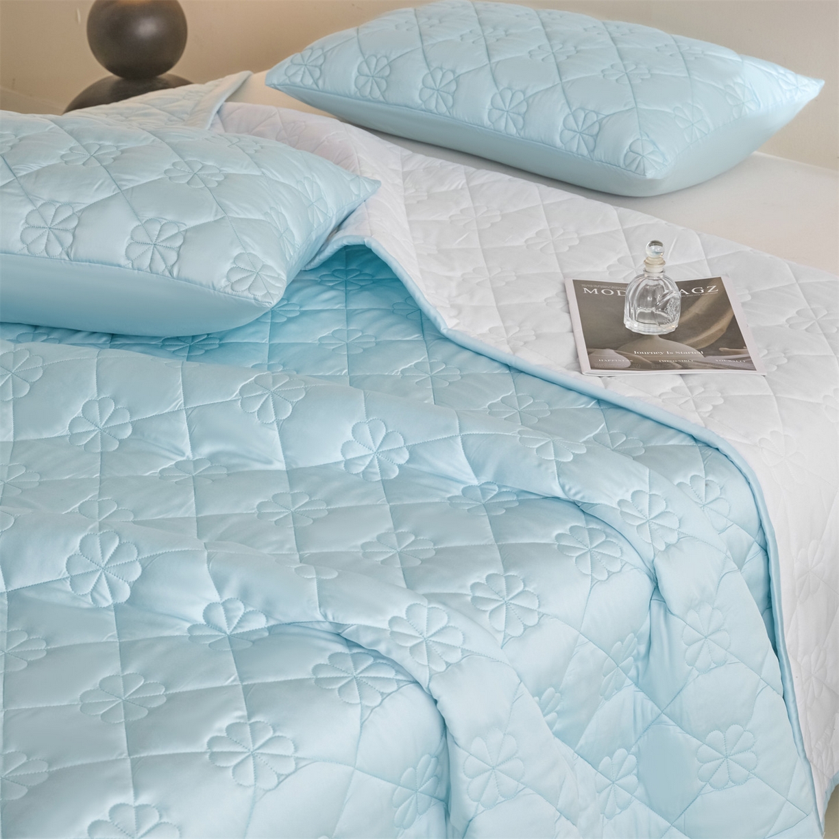 91家纺网 家纺一手货源 找家纺 DC 2026新款莱赛尔天丝夹棉花朵绗缝单品床盖 淡海蓝