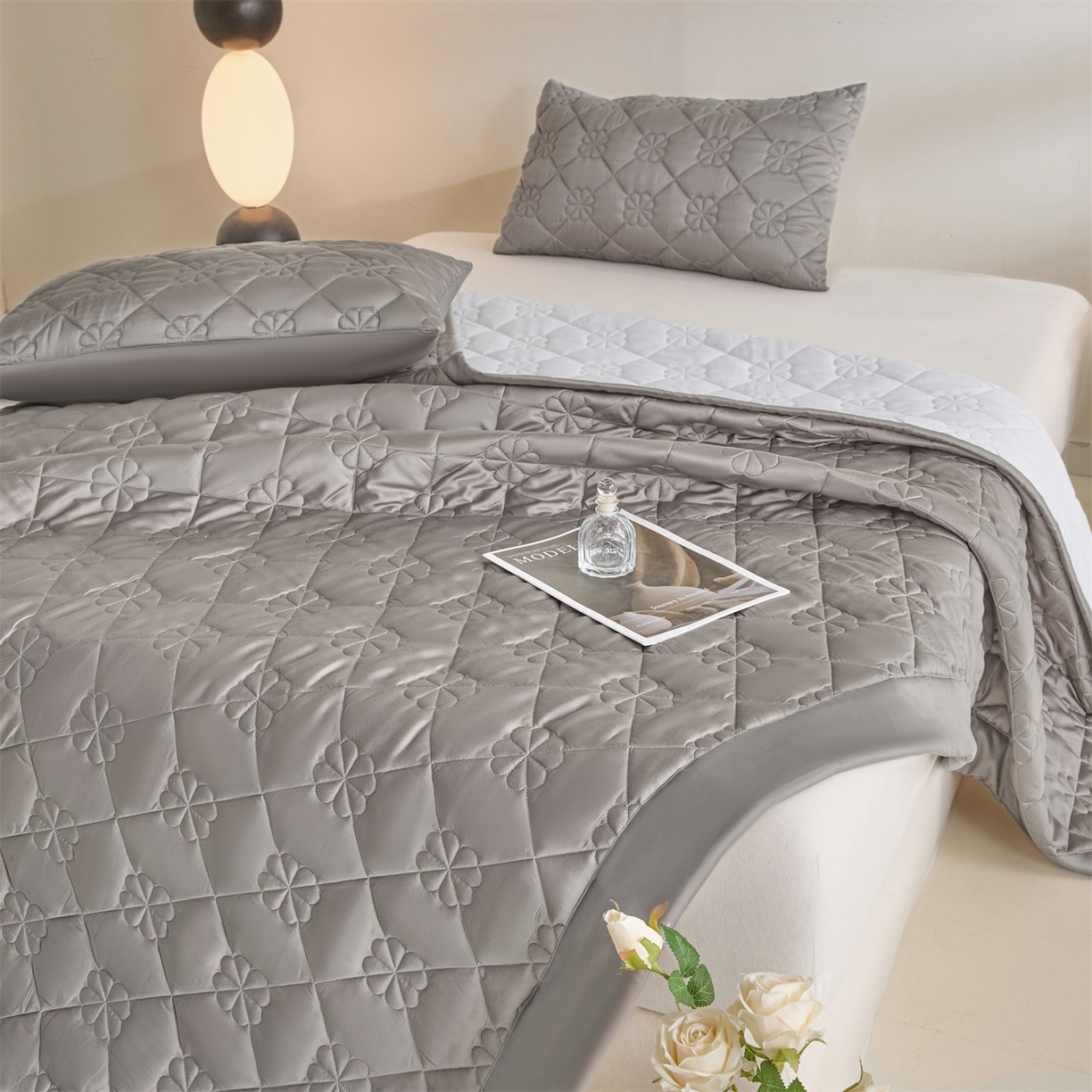 91家纺网 家纺一手货源 找家纺 DC 2026新款莱赛尔天丝夹棉花朵绗缝单品床盖 经典灰