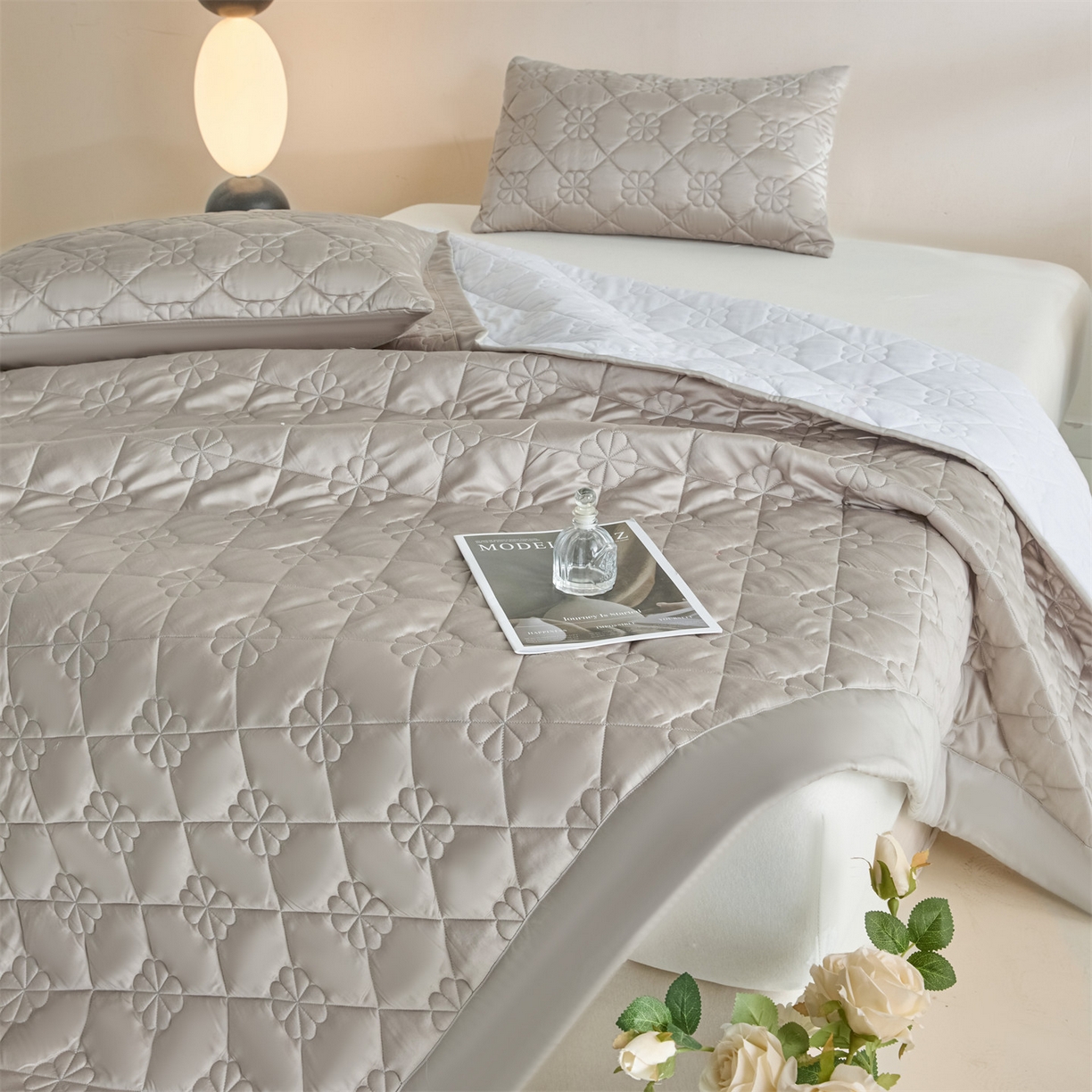 91家纺网 家纺一手货源 找家纺 DC 2026新款莱赛尔天丝夹棉花朵绗缝单品床盖 椰子灰