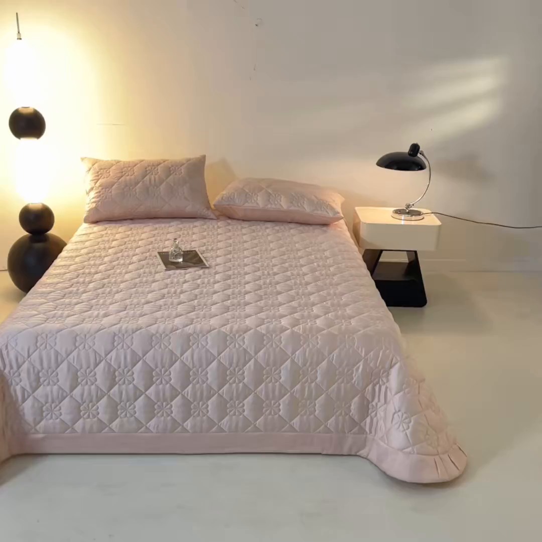 91家纺网 家纺一手货源 找家纺 （总）DC 2026新款莱赛尔天丝夹棉花朵绗缝单品床盖