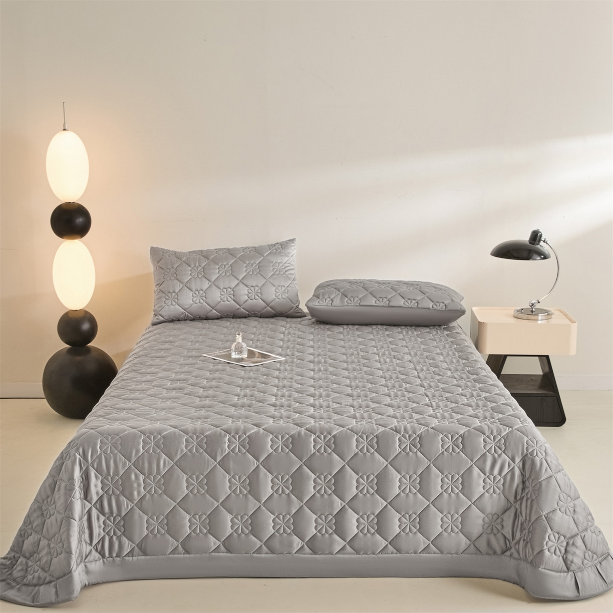 91家纺网 家纺一手货源 找家纺 DC 2026新款莱赛尔天丝夹棉花朵绗缝单品床盖 经典灰