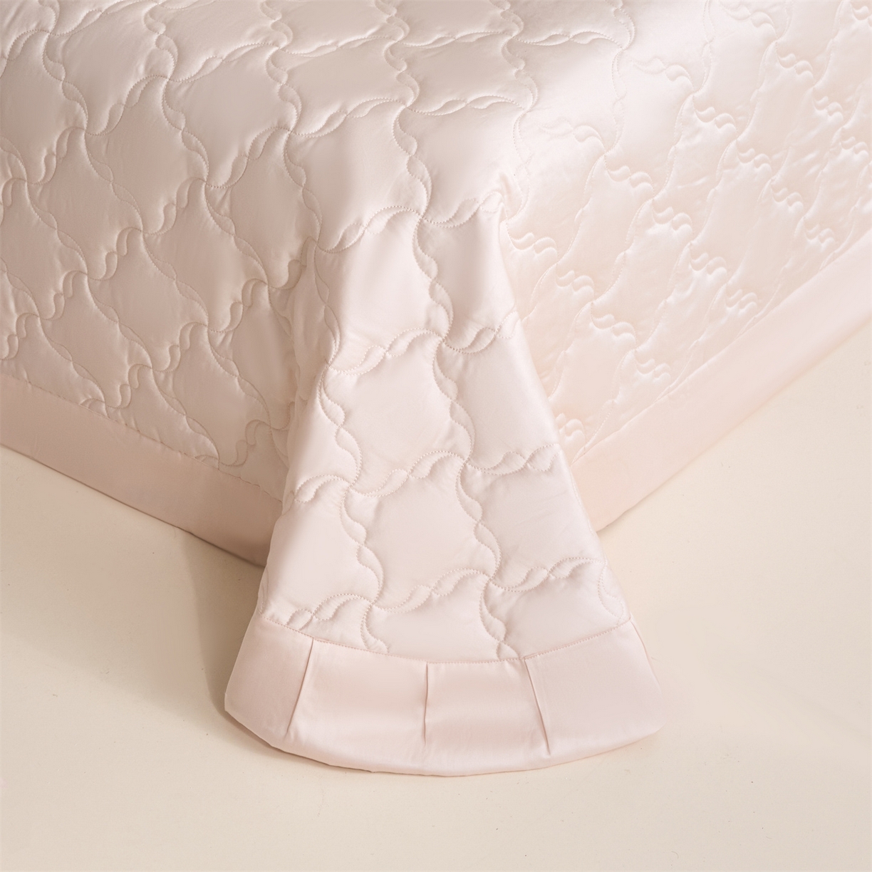 91家纺网 家纺一手货源 找家纺 （总）DC 2026新款莱赛尔天丝夹棉螺旋方格绗缝单品床盖