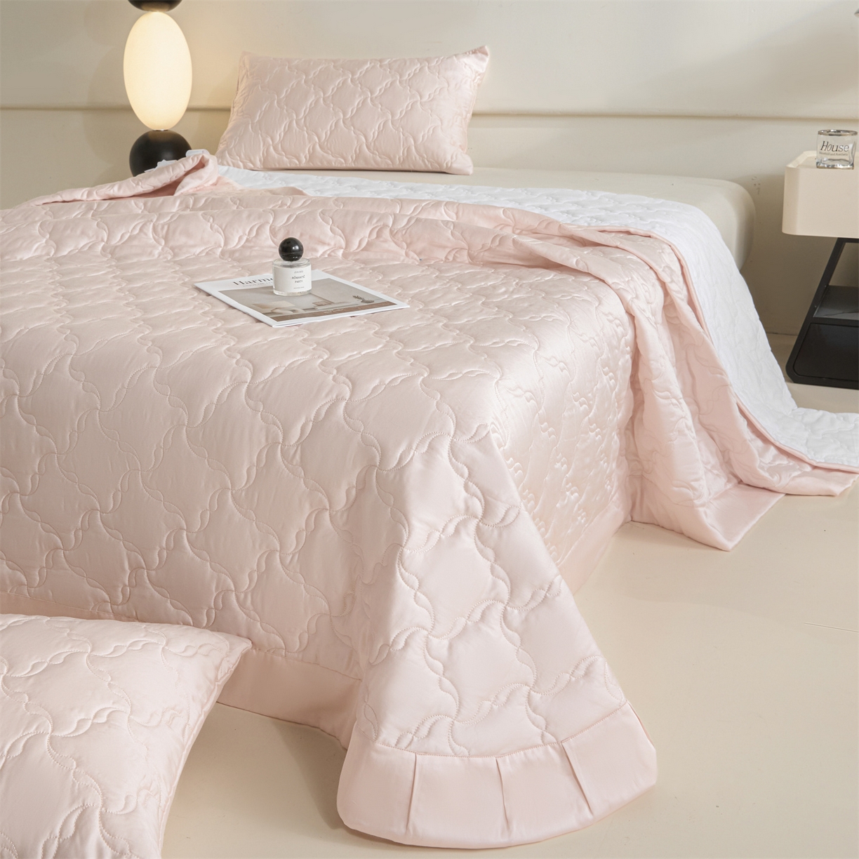 91家纺网 家纺一手货源 找家纺 （总）DC 2026新款莱赛尔天丝夹棉螺旋方格绗缝单品床盖