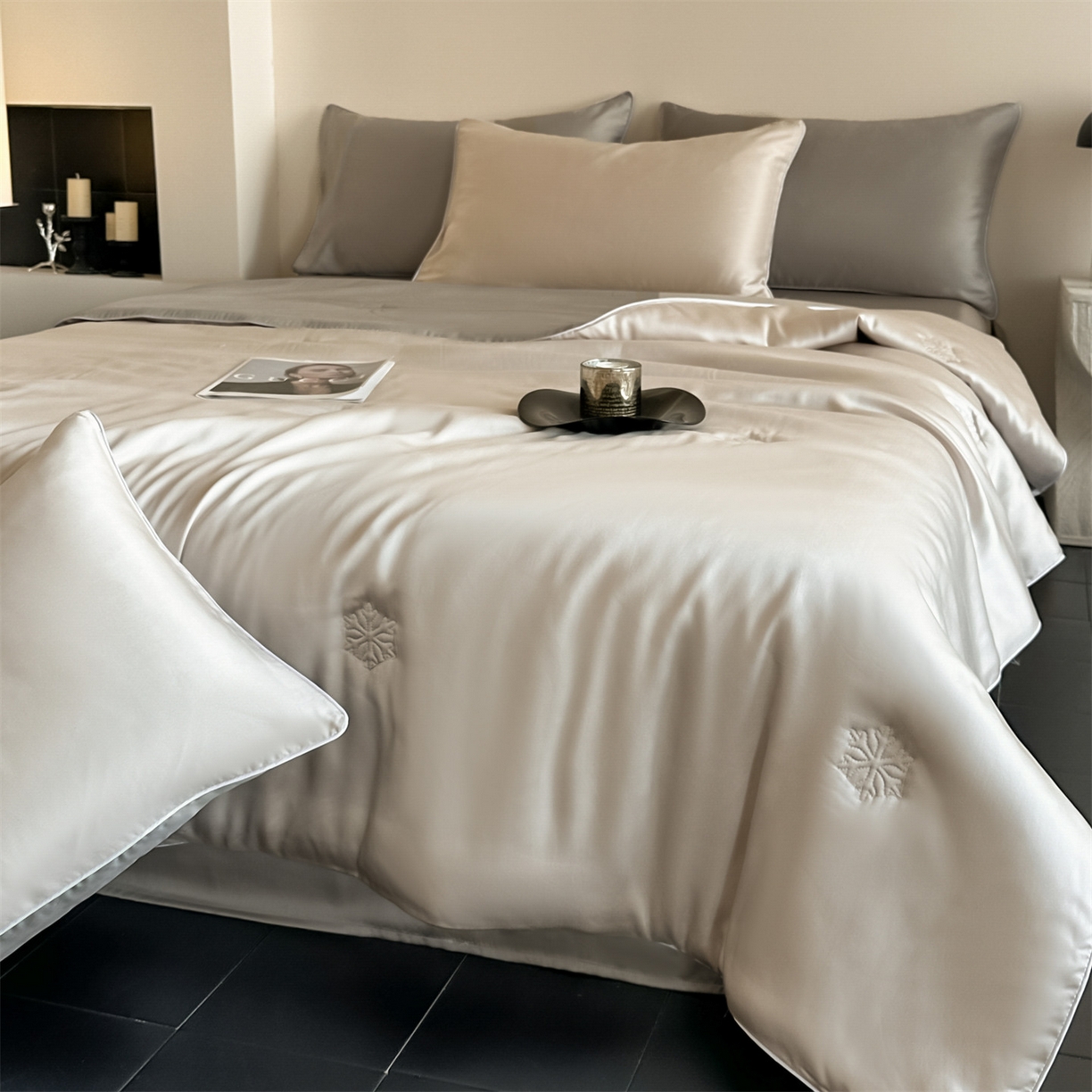 91家纺网 家纺一手货源 找家纺 无界 2026新款水洗真丝夏被-麻绳雪花绗缝-伊芙琳 伊芙琳 浅茶+冰川灰