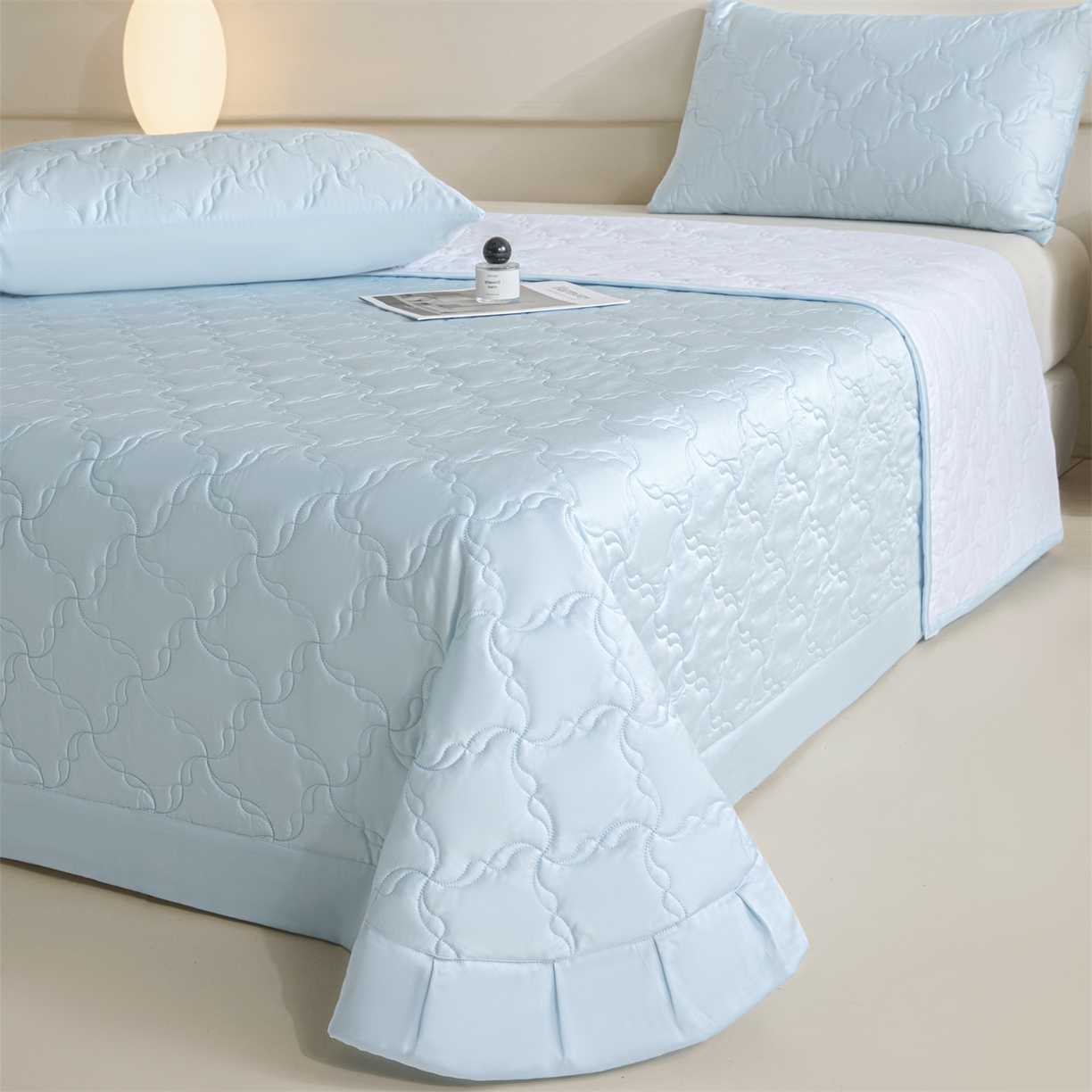 91家纺网 家纺一手货源 找家纺 DC 2026新款莱赛尔天丝夹棉螺旋方格绗缝单品床盖 淡海蓝