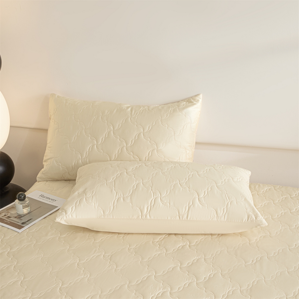 91家纺网 家纺一手货源 找家纺 DC 2026新款莱赛尔天丝夹棉螺旋方格绗缝单品床盖 元气白桃