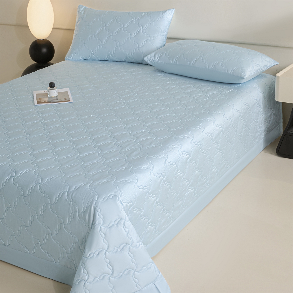 91家纺网 家纺一手货源 找家纺 DC 2026新款莱赛尔天丝夹棉螺旋方格绗缝单品床盖 淡海蓝