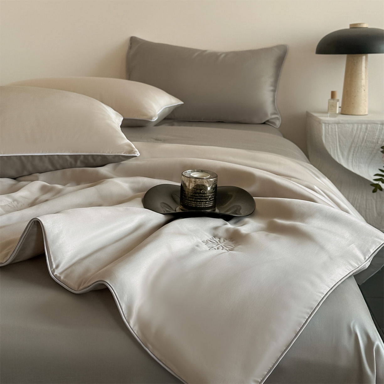 91家纺网 家纺一手货源 找家纺 无界 2026新款水洗真丝夏被-麻绳雪花绗缝-伊芙琳 伊芙琳 浅茶+冰川灰