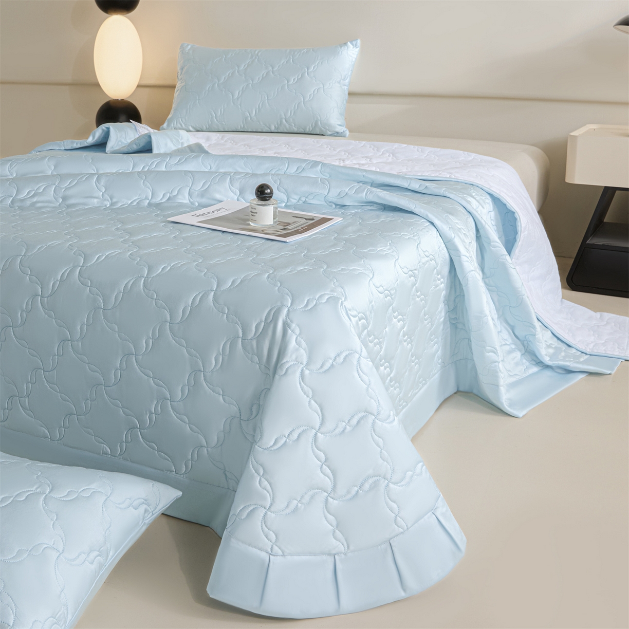 91家纺网 家纺一手货源 找家纺 DC 2026新款莱赛尔天丝夹棉螺旋方格绗缝单品床盖 淡海蓝