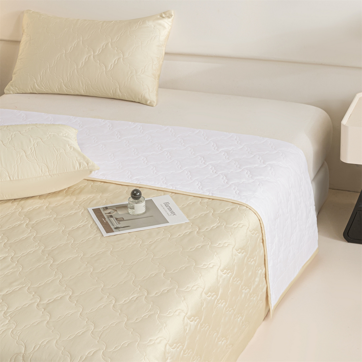 91家纺网 家纺一手货源 找家纺 DC 2026新款莱赛尔天丝夹棉螺旋方格绗缝单品床盖 元气白桃