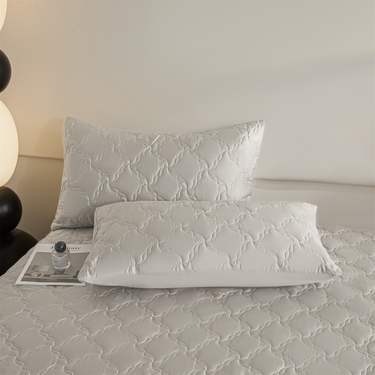 91家纺网 家纺一手货源 找家纺 DC 2026新款莱赛尔天丝夹棉螺旋方格绗缝单品床盖 椰子灰