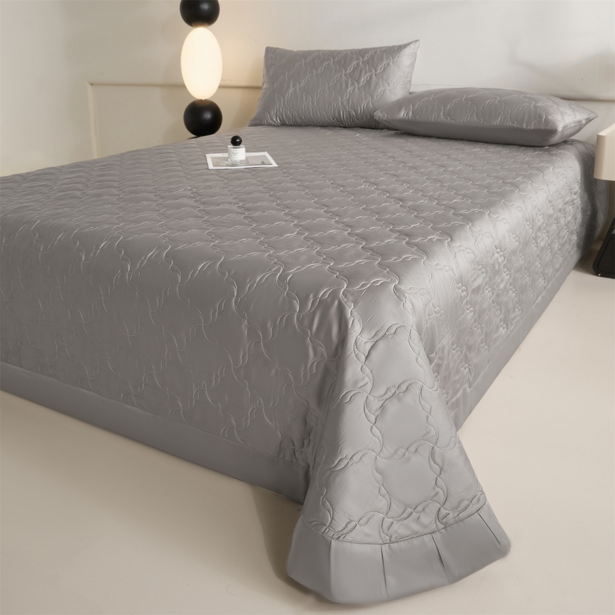 91家纺网 家纺一手货源 找家纺 DC 2026新款莱赛尔天丝夹棉螺旋方格绗缝单品床盖 经典灰