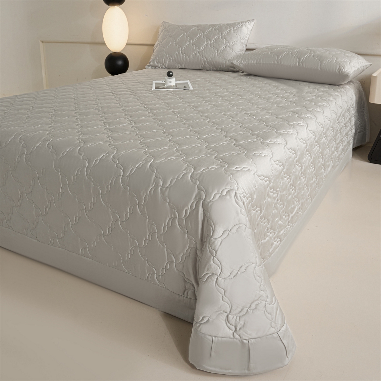 91家纺网 家纺一手货源 找家纺 DC 2026新款莱赛尔天丝夹棉螺旋方格绗缝单品床盖 椰子灰