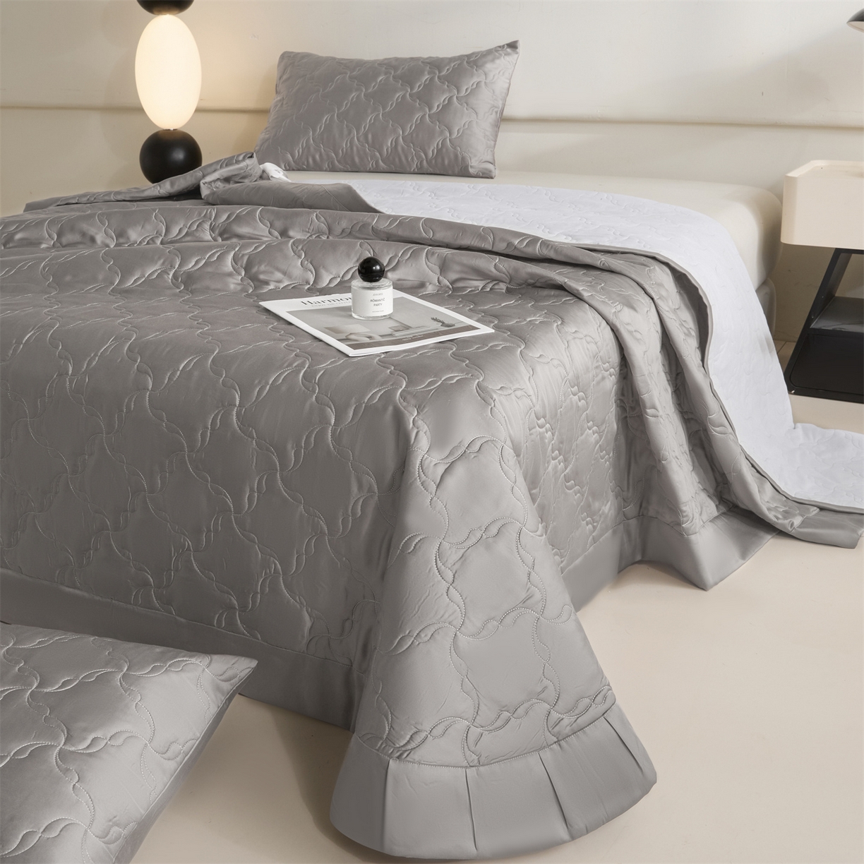 91家纺网 家纺一手货源 找家纺 DC 2026新款莱赛尔天丝夹棉螺旋方格绗缝单品床盖 经典灰