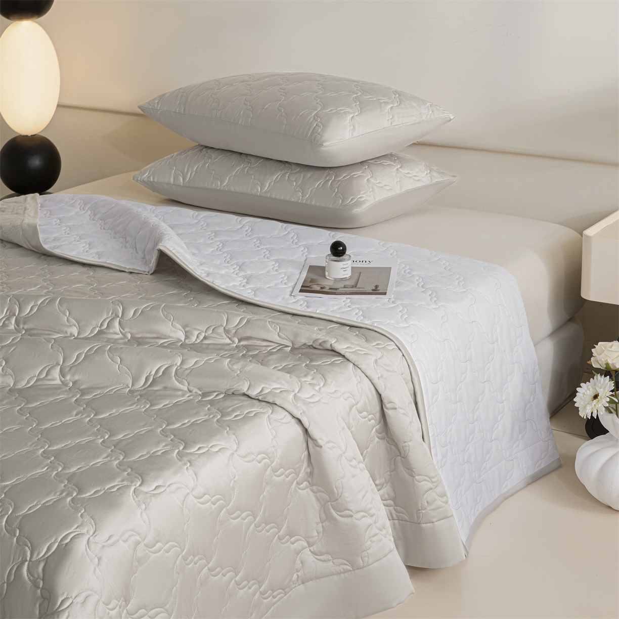 91家纺网 家纺一手货源 找家纺 DC 2026新款莱赛尔天丝夹棉螺旋方格绗缝单品床盖 椰子灰