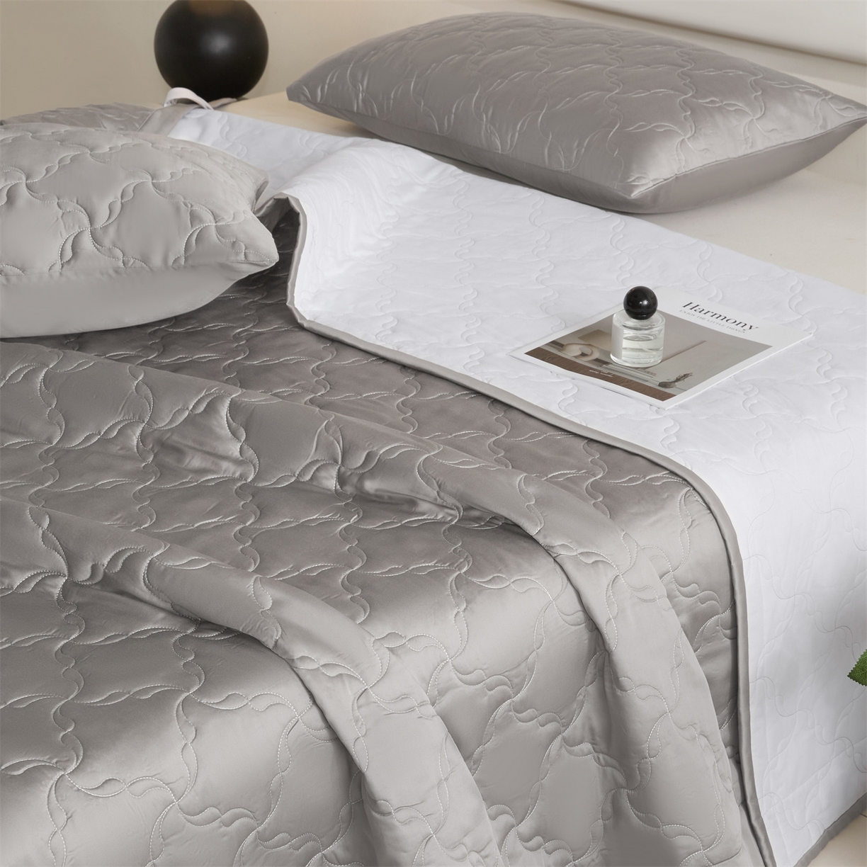 91家纺网 家纺一手货源 找家纺 DC 2026新款莱赛尔天丝夹棉螺旋方格绗缝单品床盖 经典灰