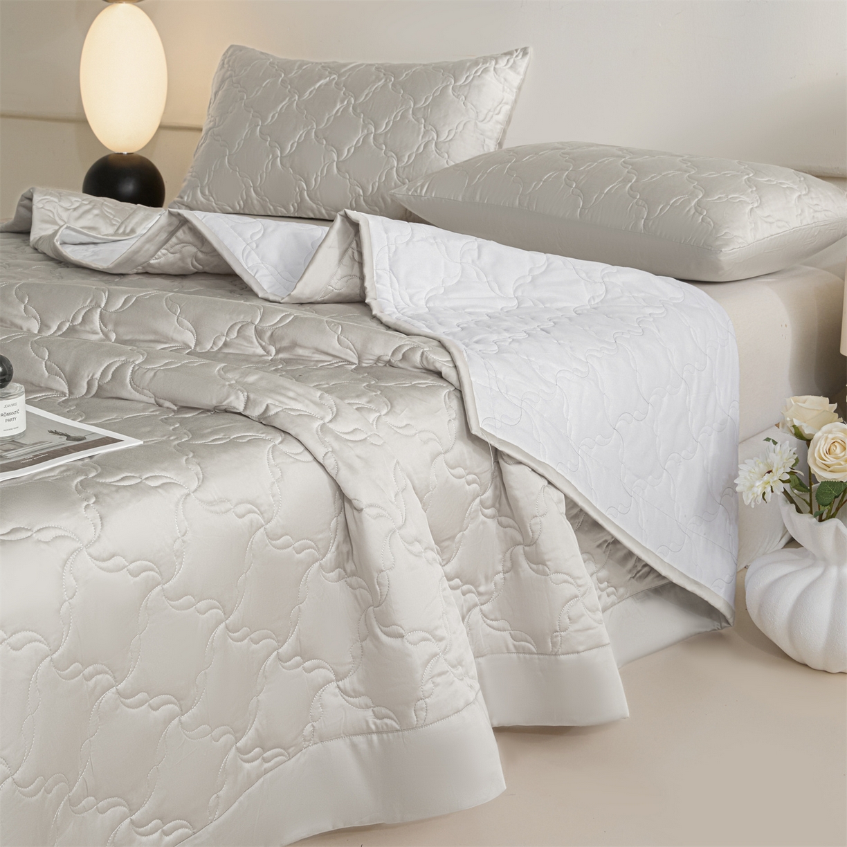 91家纺网 家纺一手货源 找家纺 DC 2026新款莱赛尔天丝夹棉螺旋方格绗缝单品床盖 椰子灰