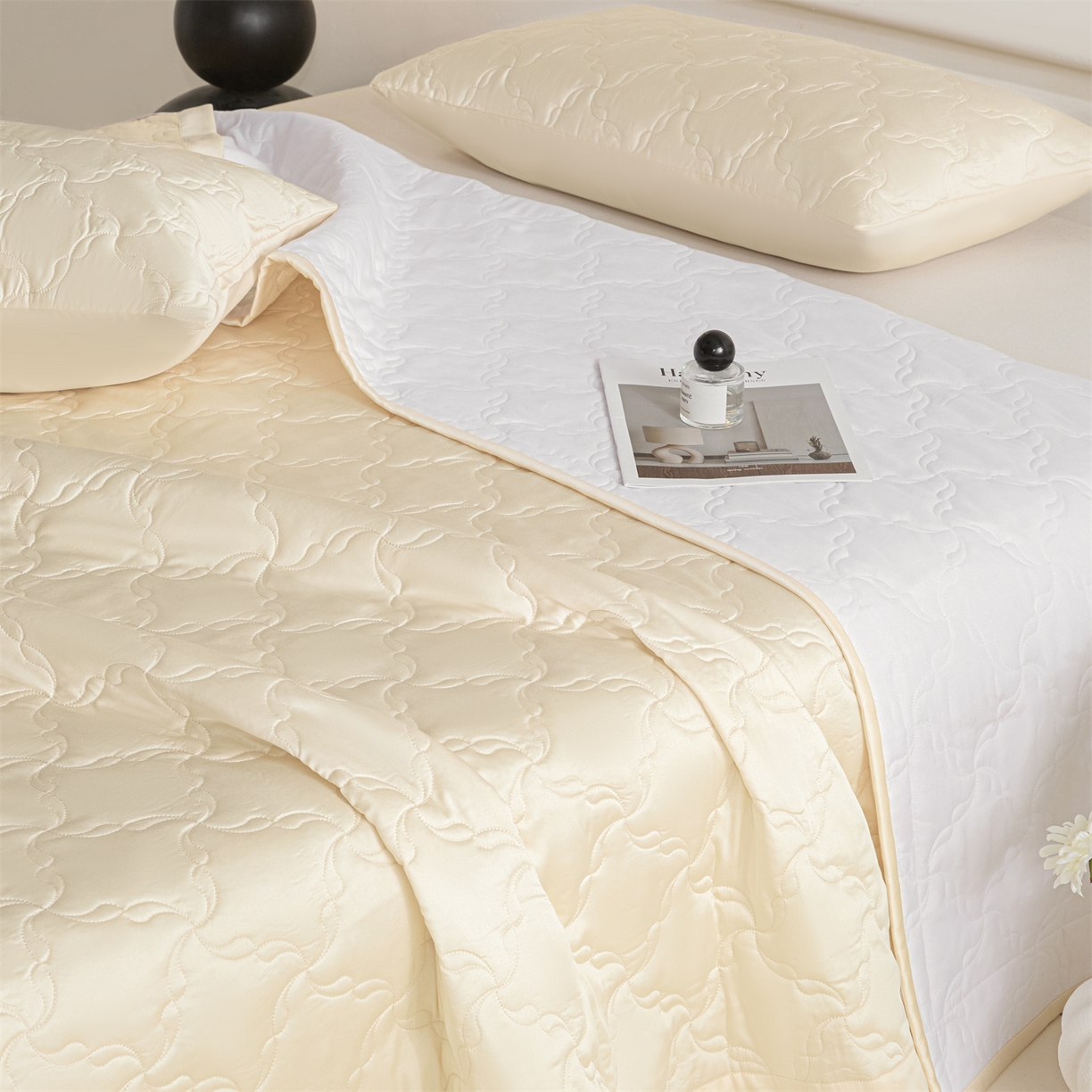 91家纺网 家纺一手货源 找家纺 DC 2026新款莱赛尔天丝夹棉螺旋方格绗缝单品床盖 元气白桃