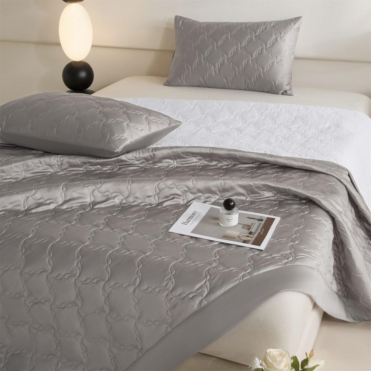 91家纺网 家纺一手货源 找家纺 DC 2026新款莱赛尔天丝夹棉螺旋方格绗缝单品床盖 经典灰