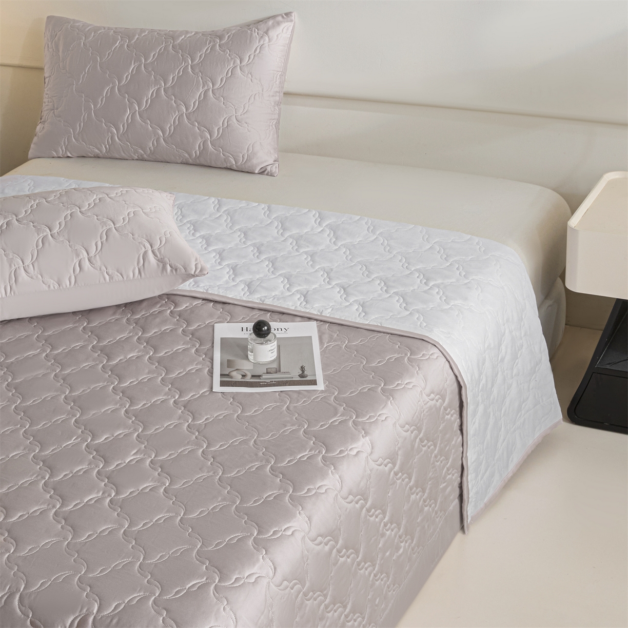 91家纺网 家纺一手货源 找家纺 DC 2026新款莱赛尔天丝夹棉螺旋方格绗缝单品床盖 水雾紫