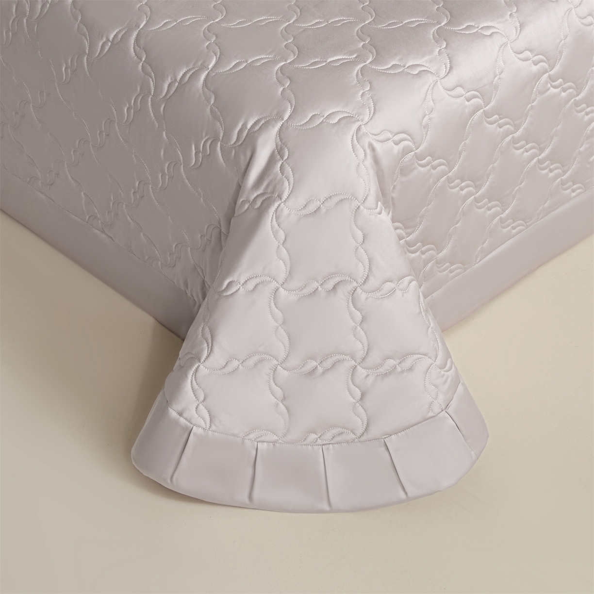 91家纺网 家纺一手货源 找家纺 DC 2026新款莱赛尔天丝夹棉螺旋方格绗缝单品床盖 水雾紫