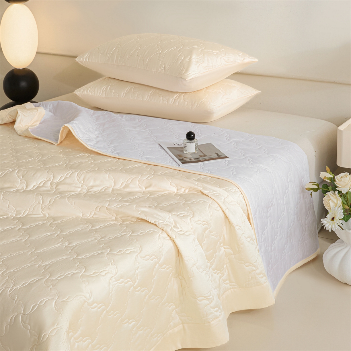 91家纺网 家纺一手货源 找家纺 DC 2026新款莱赛尔天丝夹棉螺旋方格绗缝单品床盖 元气白桃