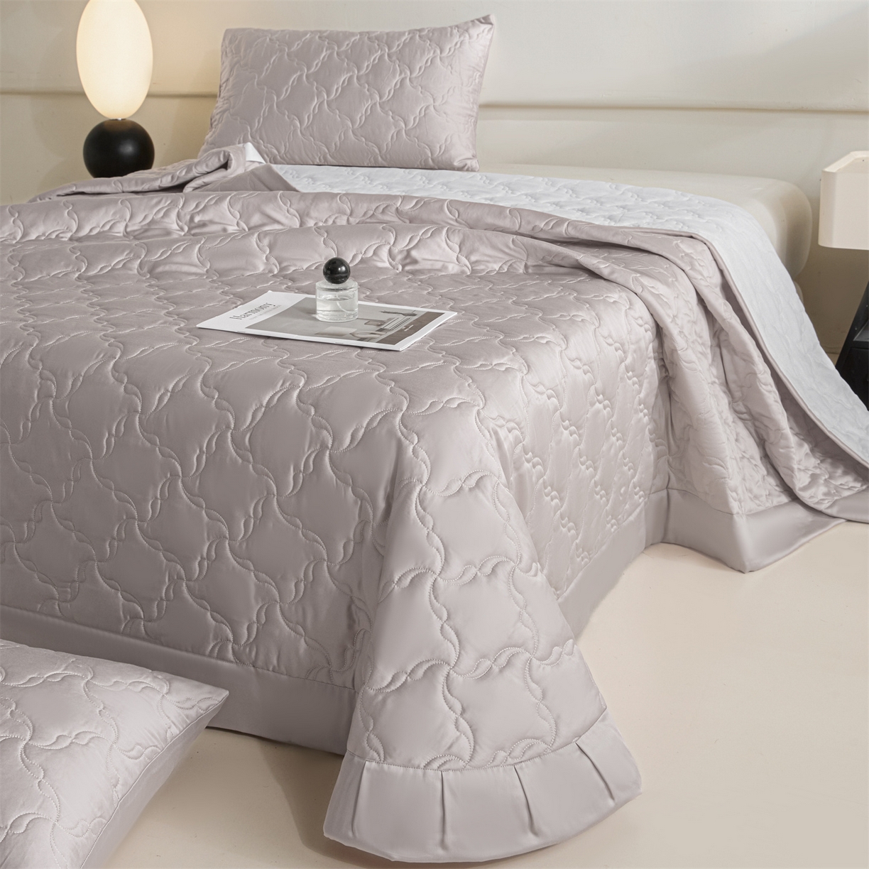 91家纺网 家纺一手货源 找家纺 DC 2026新款莱赛尔天丝夹棉螺旋方格绗缝单品床盖 水雾紫